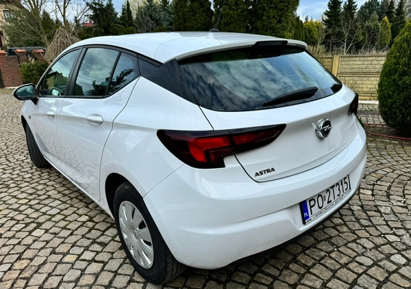 Opel Astra cena 31900 przebieg: 215000, rok produkcji 2016 z Gniezno małe 172